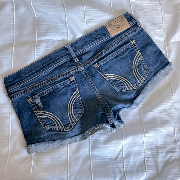 HOLLISTER Low Rise Distressed Shorts size 3 - Picture 2 of 5